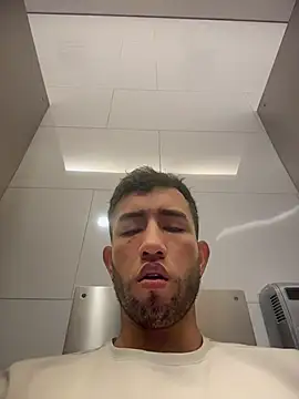 liam_bronw Show in webcam