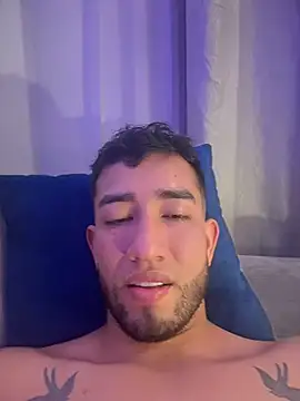 הופעת וובקאם של liam_bronw