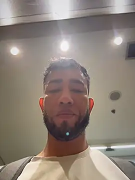 הופעת וובקאם של liam_bronw