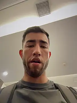 הופעת וובקאם של liam_bronw