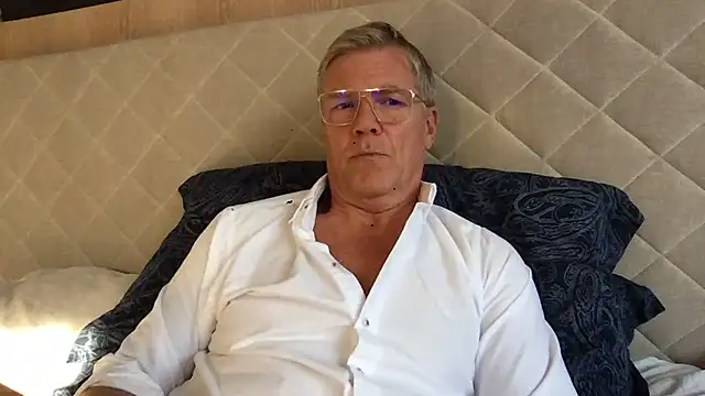 Show modela aldelafont na web-kameri