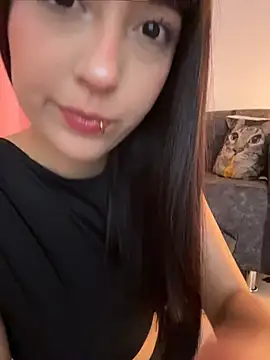 Hinata_3's Live XXX Chat