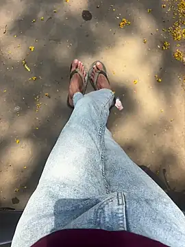 Show modela zxcvgf12300 na web-kameri