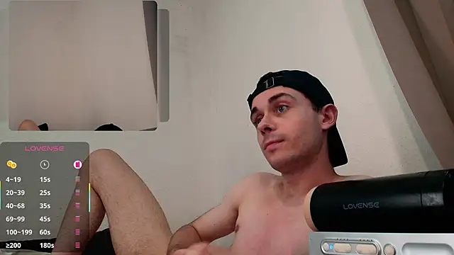 barebastian@xh: διαδικτυακό σόου στην κάμερα