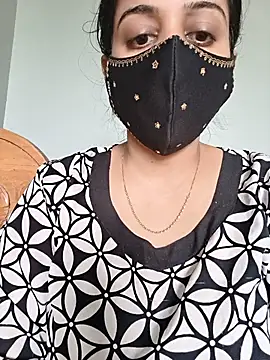 Tamil_shaliniのウェブカメラショー