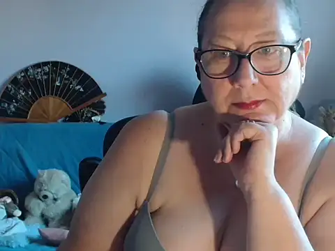Chat +18 de xmyriamx ao vivo