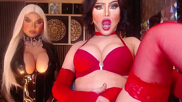 Show de BigCockLatinaTS na webcam