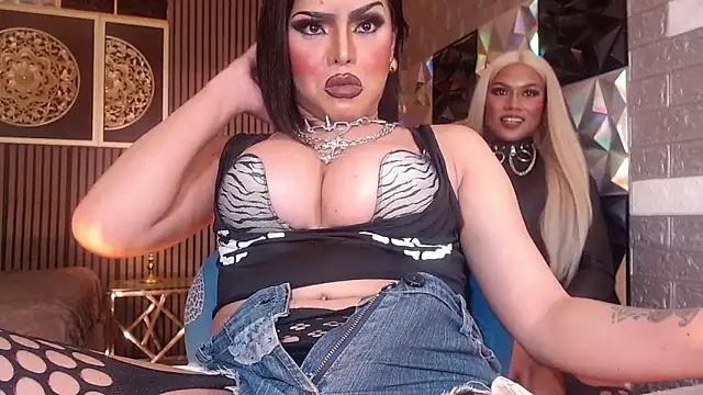 הופעת וובקאם של BigCockLatinaTS