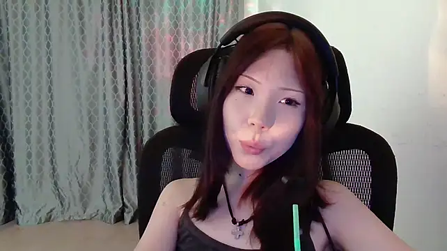 AprilOnilll's Webcam Show