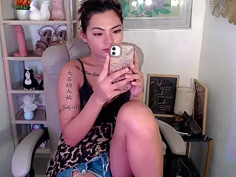 Show modela JasmineHiller na web-kameri