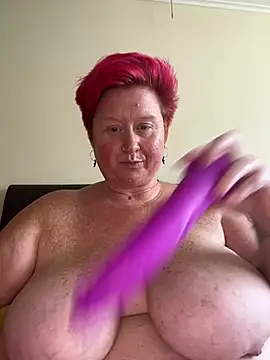 BustyRedxx Live XXX-chat