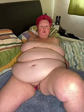 Chat +18 de BustyRedxx ao vivo