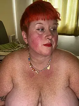 BustyRedxx Chat XXX in diretta
