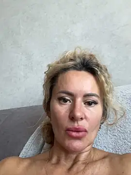 Tania201243 Pertunjukan Webcam