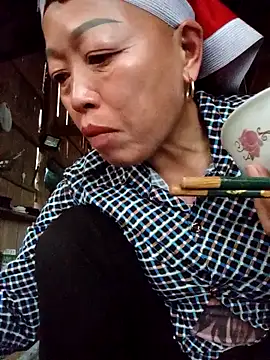 Show modela Agnes-baby na web-kameri