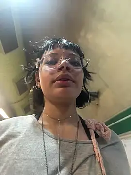 badm4h's Live XXX Chat