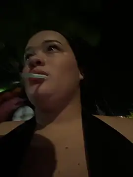 Datoka_adrenaline: διαδικτυακό σόου στην κάμερα