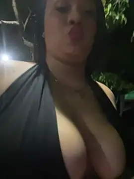 Show modela Datoka_adrenaline na web-kameri