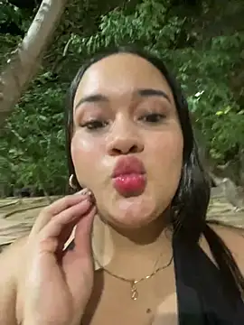 Datoka_adrenaline: διαδικτυακό σόου στην κάμερα