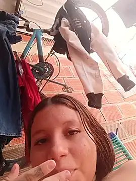 dirty-shellのウェブカメラショー