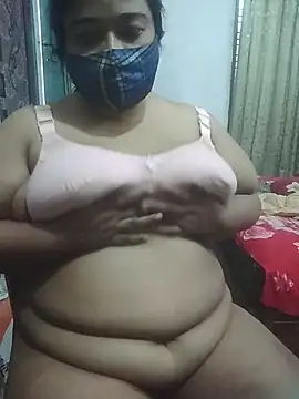 momo_loves' Live XXX Chat
