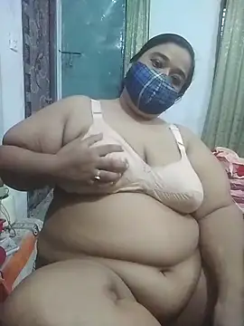 momo_loves' Live XXX Chat