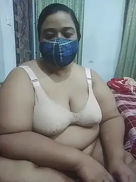 momo_loves' Live XXX Chat