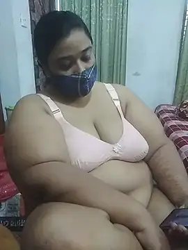 momo_loves' Live XXX Chat