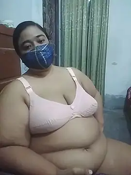 momo_loves' Webcam Show