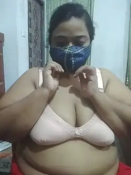 momo_loves' Webcam Show