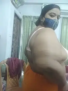 momo_loves' Webcam Show