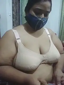 momo_loves' Webcam Show