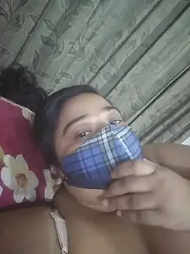 momo_loves élő XXX-chatje