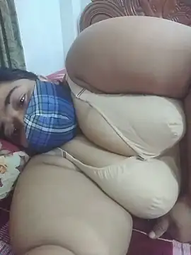 momo_loves' Webcam Show