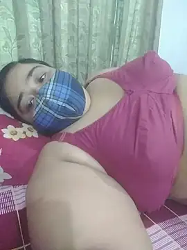 momo_loves' Live XXX Chat