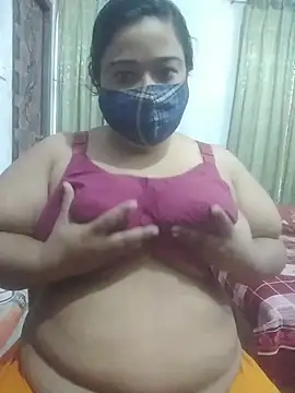 momo_loves Pertunjukan Webcam