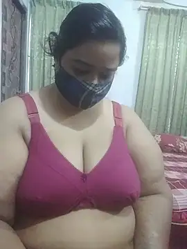momo_loves Adlı Modelin Canlı XXX Sohbeti