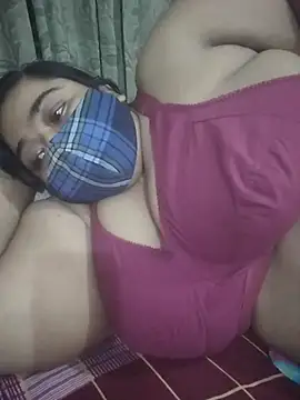 momo_loves' Live XXX Chat