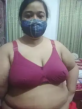 momo_loves' Live XXX Chat