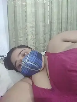 momo_loves Adlı Modelin Web Kamerası Şovu