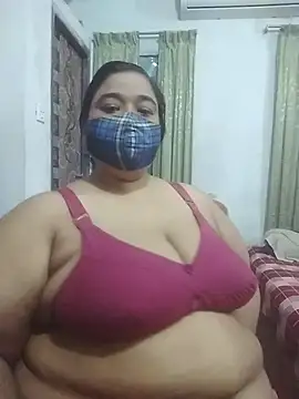 momo_loves Pertunjukan Webcam