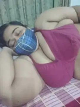 Chat +18 de momo_loves ao vivo