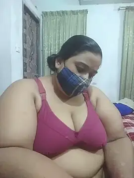 momo_loves webcam show