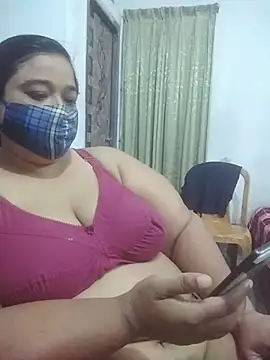 momo_loves' Webcam Show