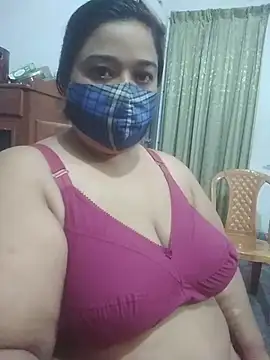 momo_loves' Live XXX Chat