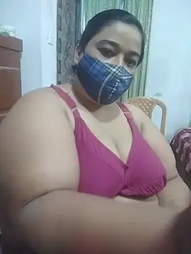 momo_loves' Live XXX Chat