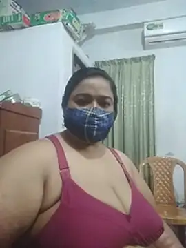 momo_loves' Live XXX Chat