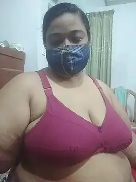 momo_loves' Live XXX Chat