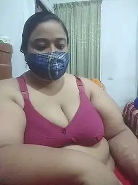 momo_loves' Live XXX Chat