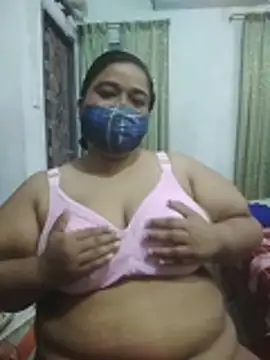 momo_loves Pertunjukan Webcam